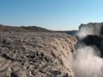 160 - dettifoss.jpg

338,09 KB 
2016 x 1509 
02/11/04
